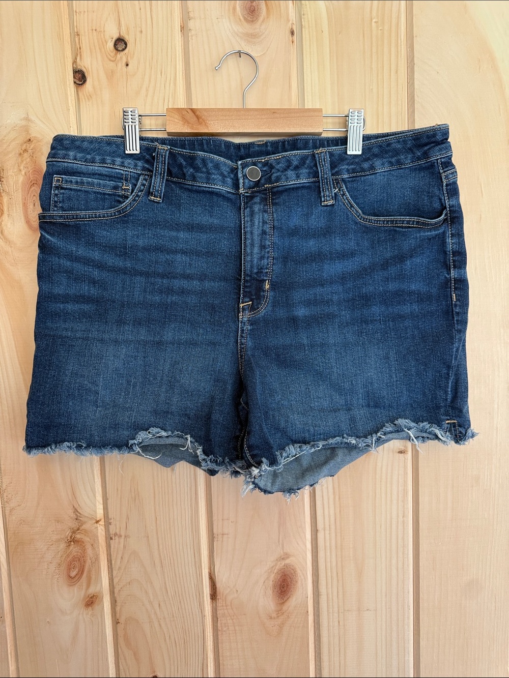Seven7 Weekend Fray Hem Denim Shorts Medium Wash Size 14